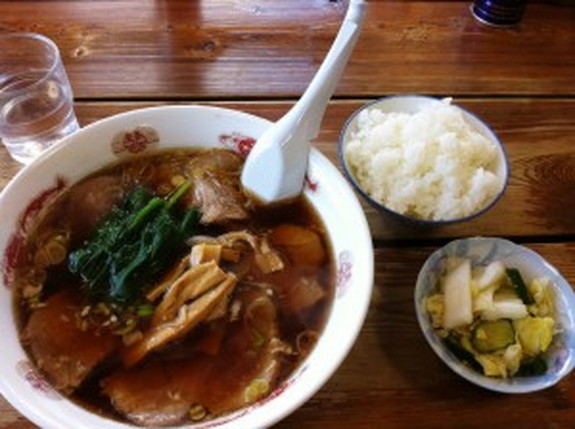 山川食堂のラーメン